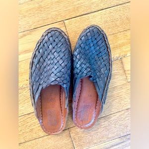 Mohinders slides, size 10, black